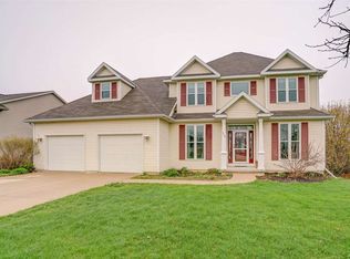 208 Valley View Rd, Mount Horeb, WI 53572