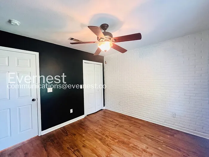 223 Crosscreek Dr — Photo 10