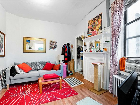 3rd image of 522 Metropolitan Ave
