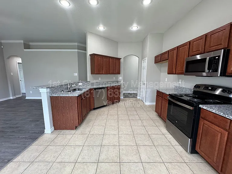 924 Marist Dr — Photo 8
