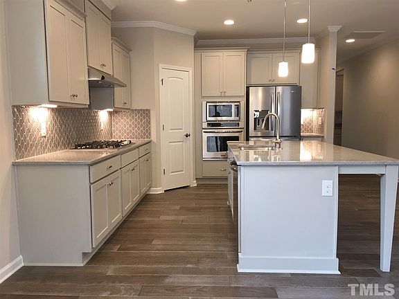 4th image of 1047 Steinbeck Dr