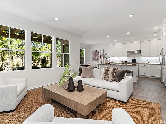 3rd image of 275 Rodeo #8