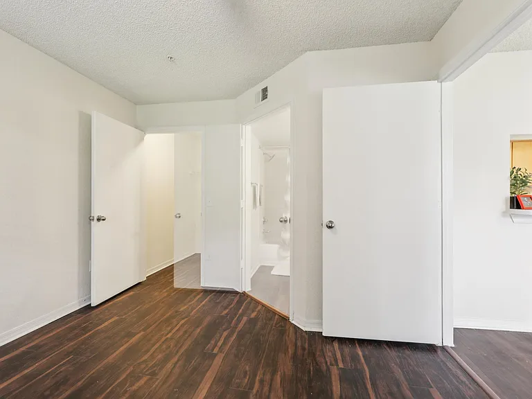 University Park Apartments — Photo 23