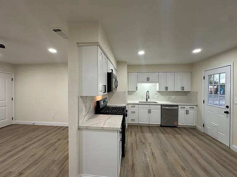 13000 Lorenzo Ct — Photo 20