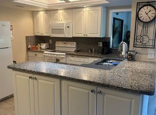 5770 Trailwinds Dr APT 211, Fort Myers, FL 33907