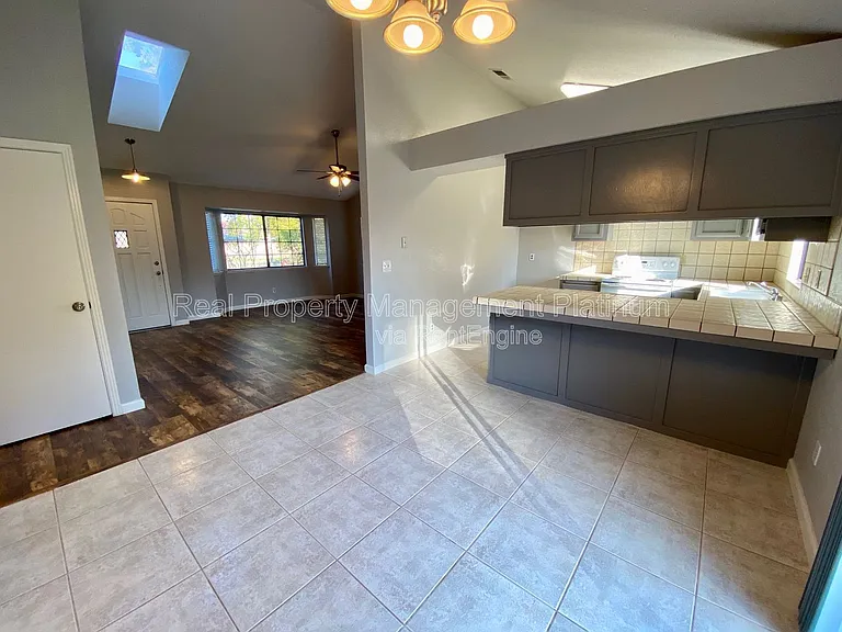 391 Armstrong Ave — Photo 10