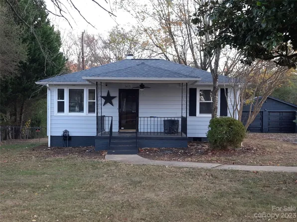 3413 1st Avenue Cir NW, Hickory, NC 28601