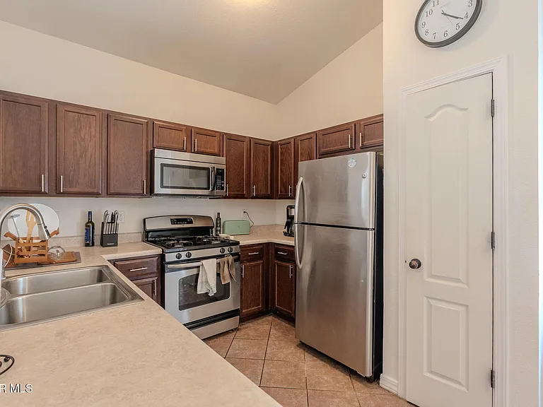 2232 Honour Point Pl — Photo 16