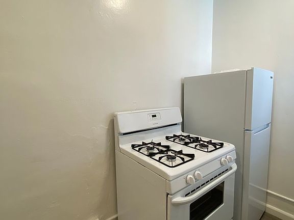 5th image of 521 E 3rd St APT 101