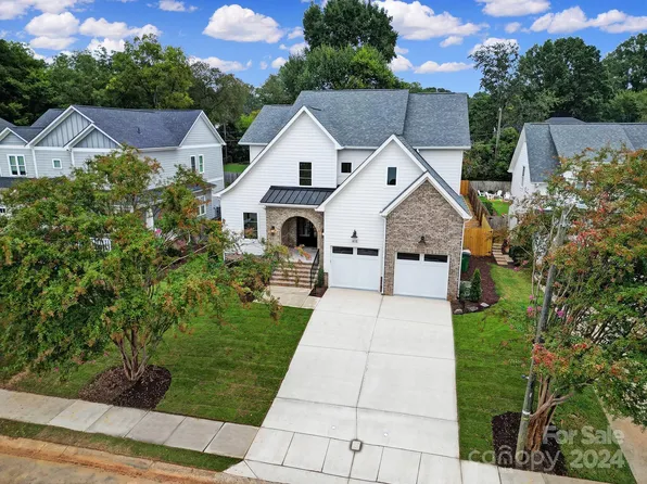 415 Melbourne Ct, Charlotte, NC 28209