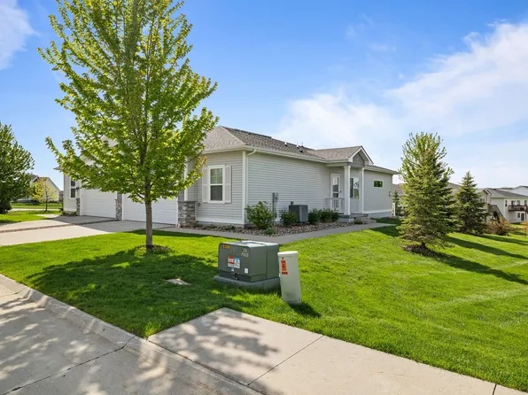 9288 Primo Ln, West Des Moines, IA 50266