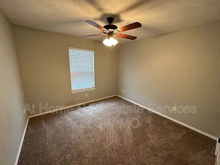 3204 E Bradford St — Photo 10