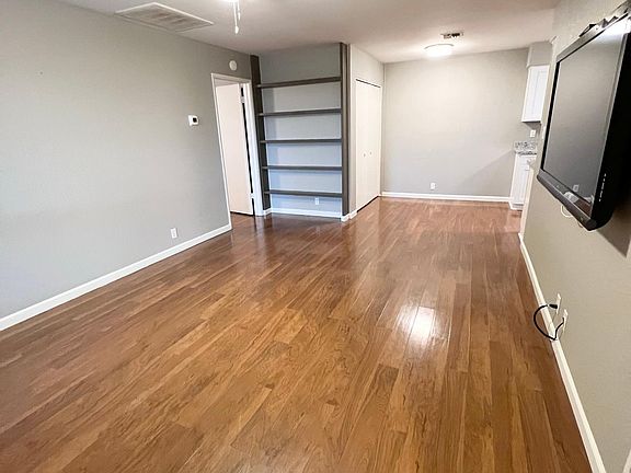 5th image of 311 W Pontiac Dr Unit 7
