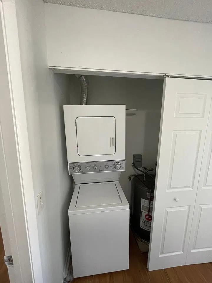 2 bed, 1.5 bath, 963 sqft, $1,800 — Photo 2