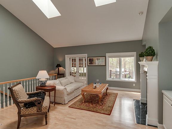 3rd image of 10033 Oshtemo Ct