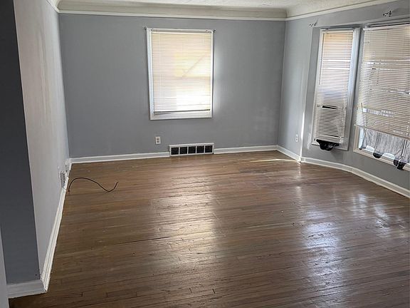 4th image of 20068 Lindsay St