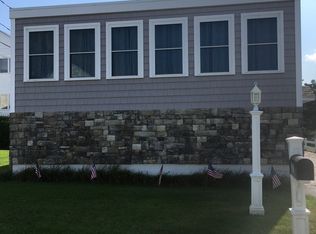 1 13th St, Hampton, NH 03842