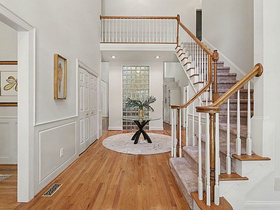5th image of 115 Raphael Dr
