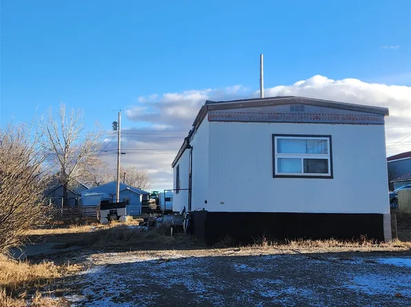 125 5th Ave NE, Cut Bank, MT 59427