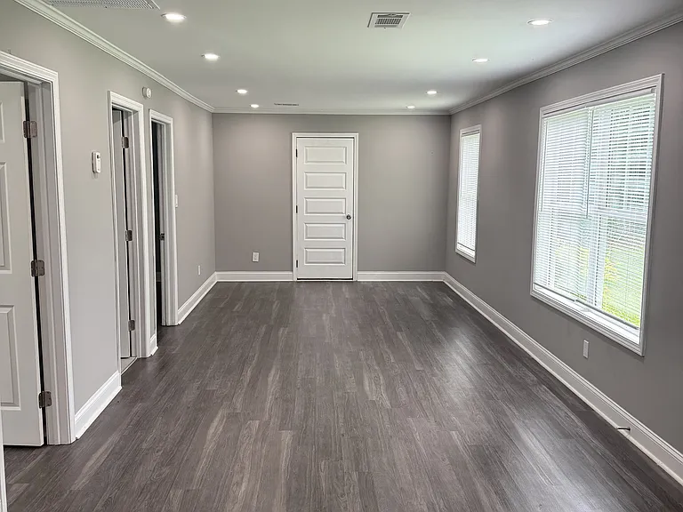 5711 Sterling Pl — Photo 2