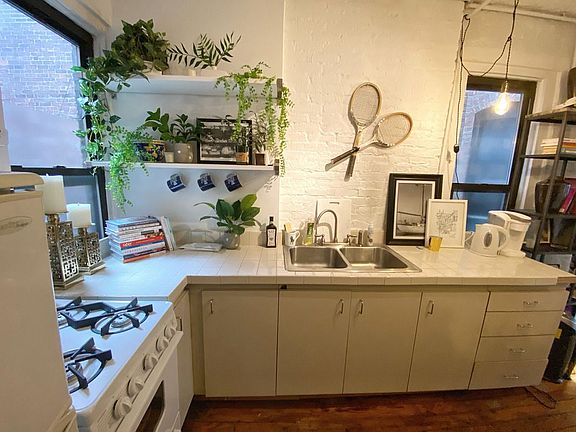 3rd image of 227 W 15th St APT 16