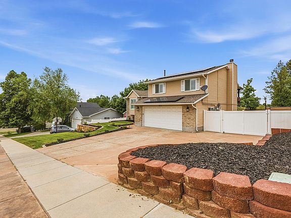 2nd image of 1055 E Castle Rock Rd