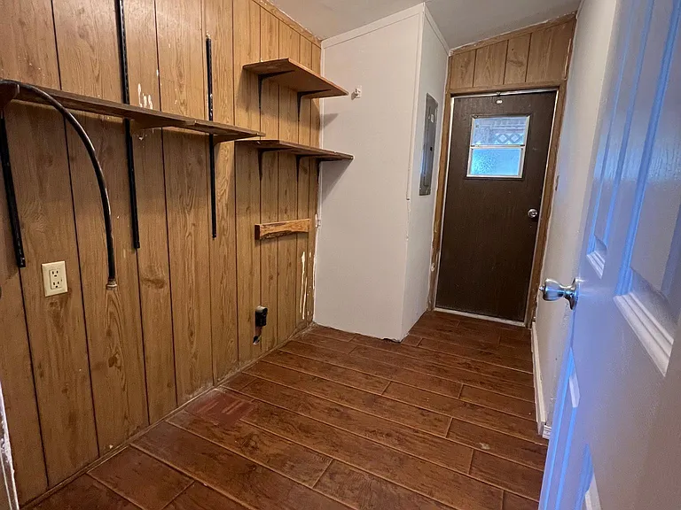 9100 Puritan Way — Photo 6