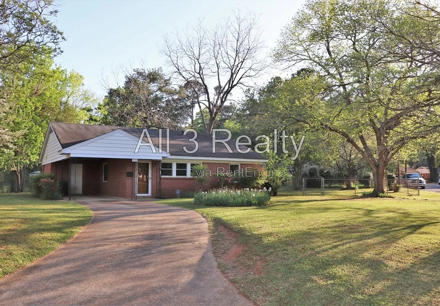 3 bed, 1.0 bath, 1222 sqft, $1,095 — Photo 1