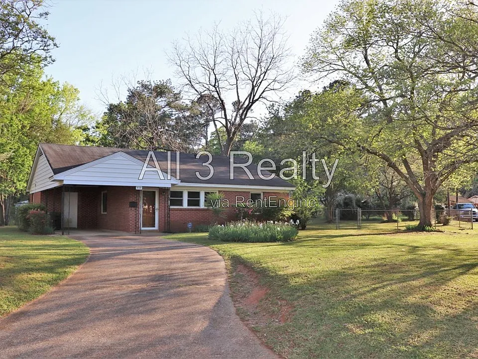 929 Parkwood Dr