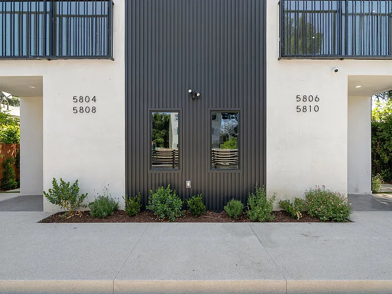 5806 Kester Ave — Photo 7