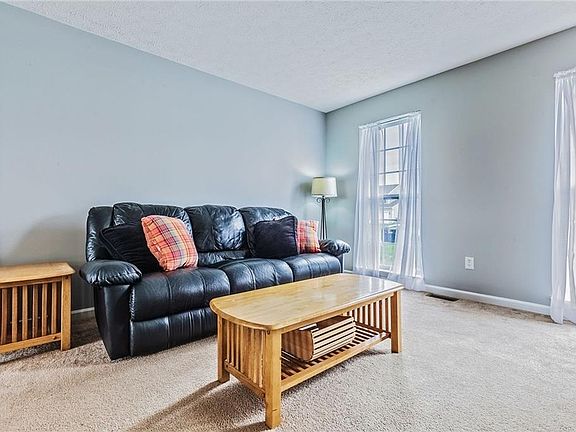 5th image of 1442 Emma Ln