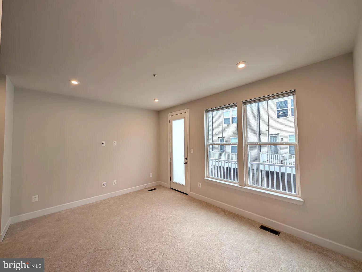 4 bed, 4.5 bath, 2056 sqft, $3,480 — Photo 4