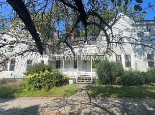 81 Main St, Orono, ME 04473