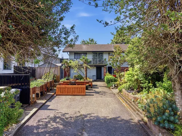 12222 100th Ave, Surrey, BC V3V 2X1