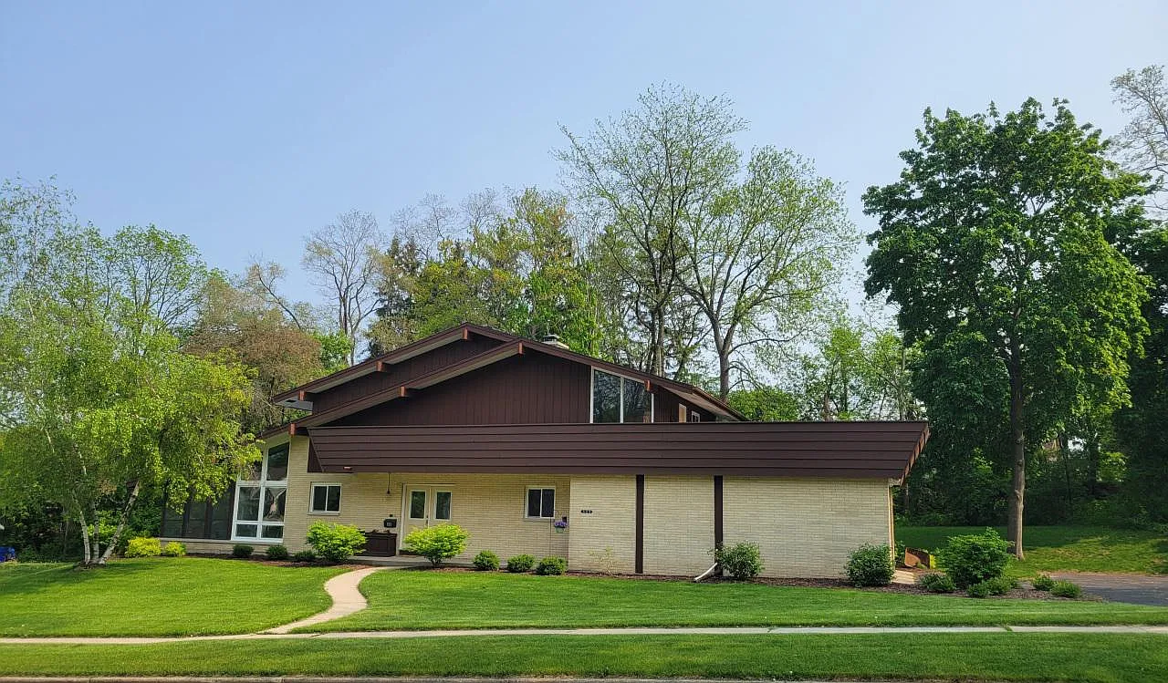 525 Park AVENUE photo 1