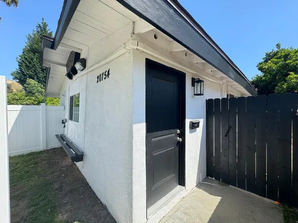 20754 Collins St, Woodland Hills, CA 91367