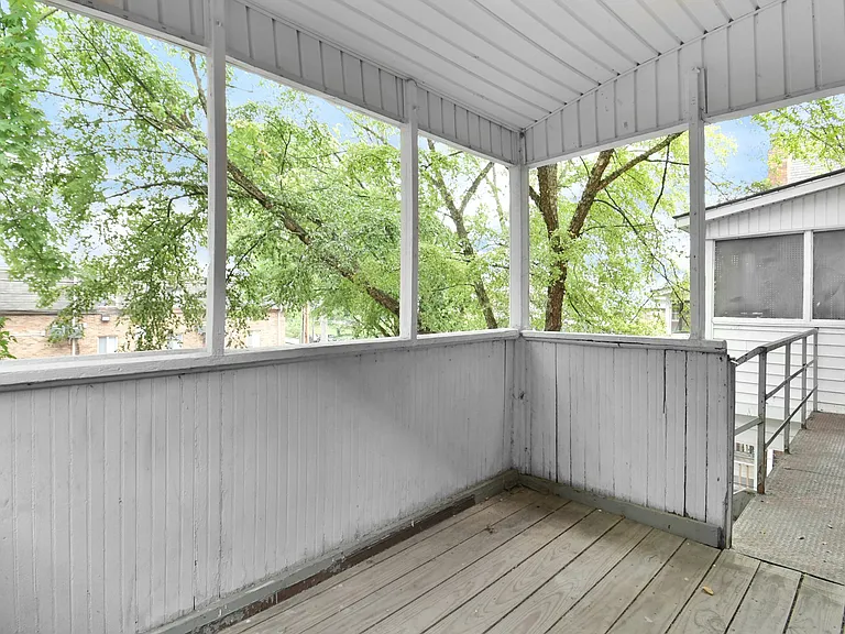 1940 Summit St — Photo 23