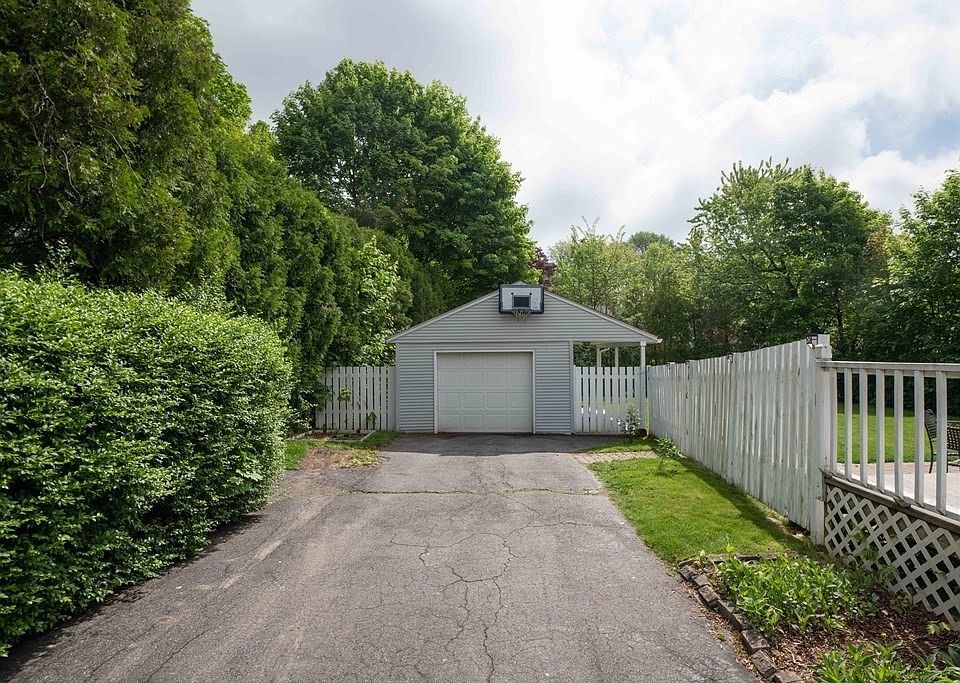 204 Michigan Ave, Holyoke, MA 01040 Zillow
