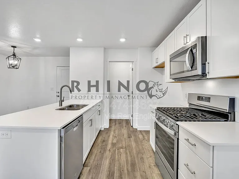 880 N Herman Dr — Photo 4