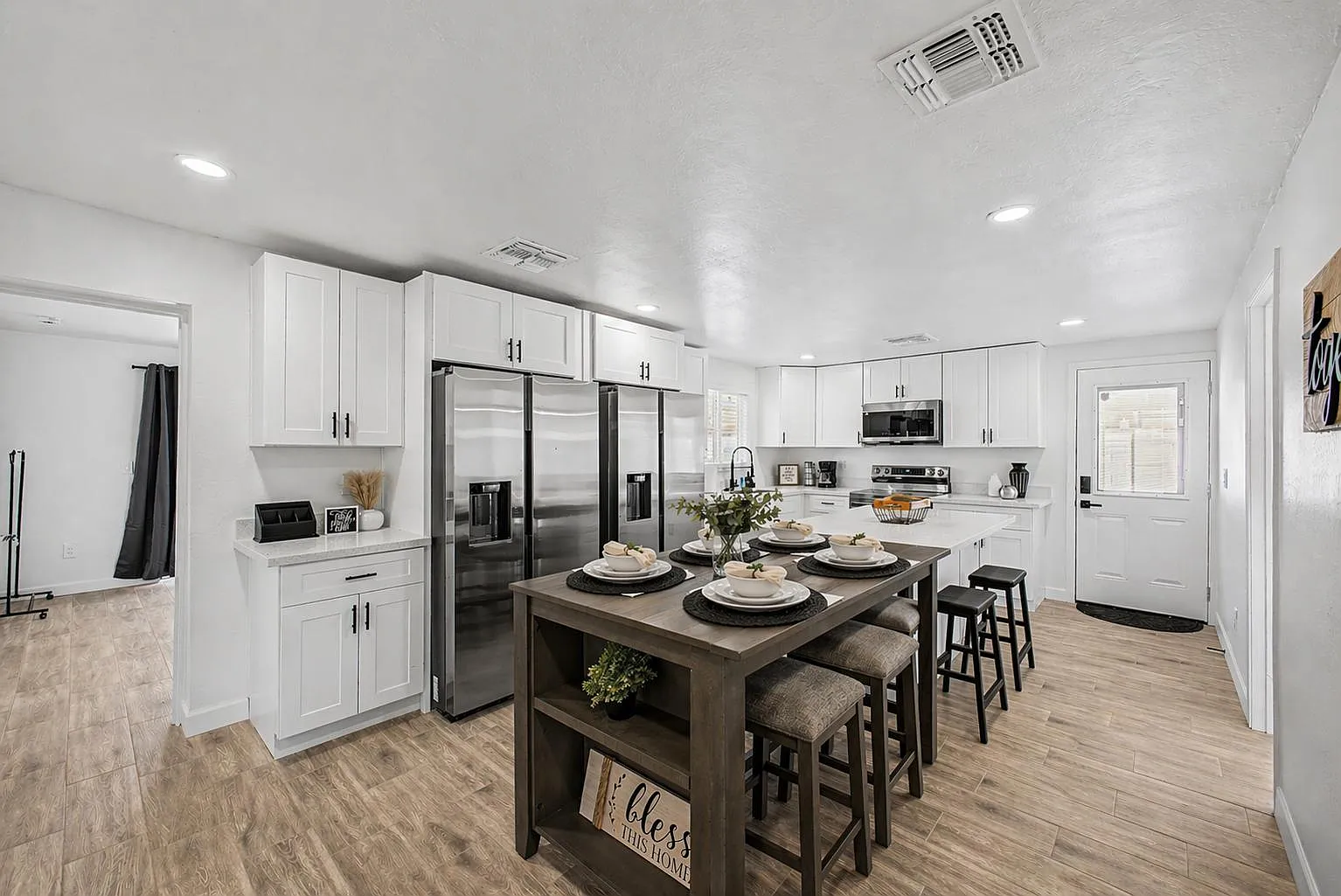 4 bed, 4.0 bath, 2400 sqft, $944 — Photo 4