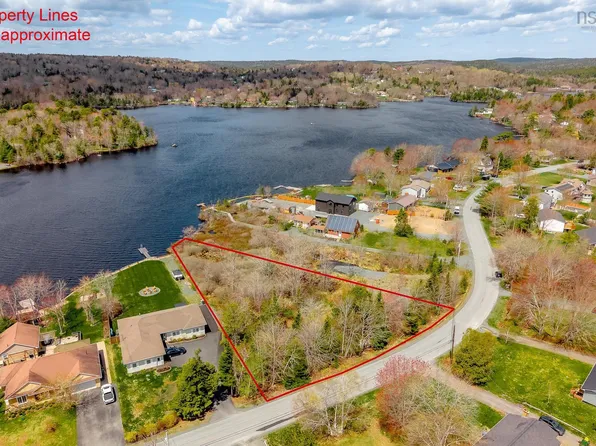 275 Ponderosa Dr, Halifax, NS B3E 1E1