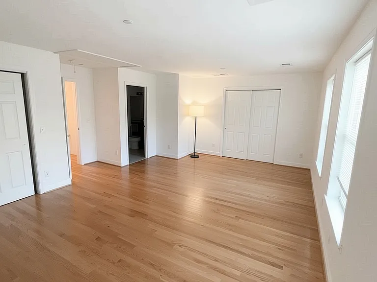 220 Gross Ave — Photo 29