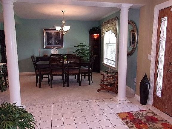 2nd image of 200 Lincoln Ct