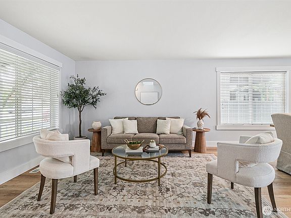 5th image of 14908 93rd Avenue E