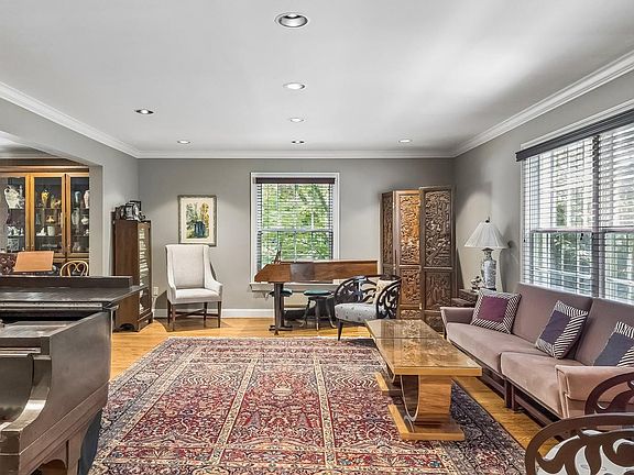 4th image of 801 N Woodbine Ave