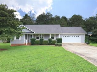 145 Westscott Dr, Statesville, NC 28625