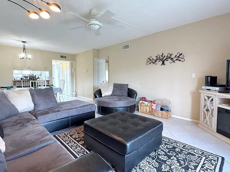 721 S Beach St — Photo 10