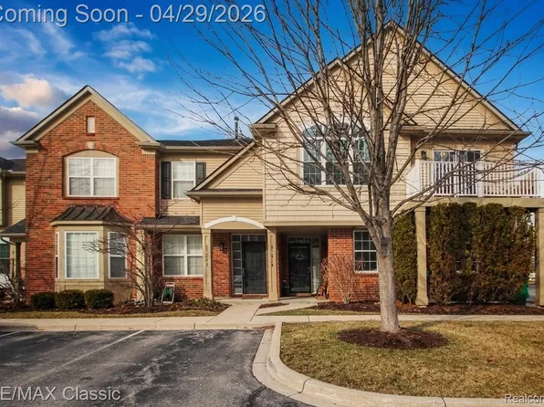 47616 Pembroke Dr #97, Canton, MI 48188