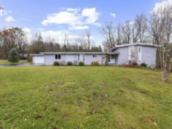 5008 Woodside Rd, Fayetteville, NY 13066