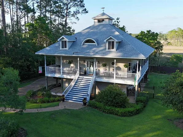 4596 Bayside Dr, Milton, FL 32583